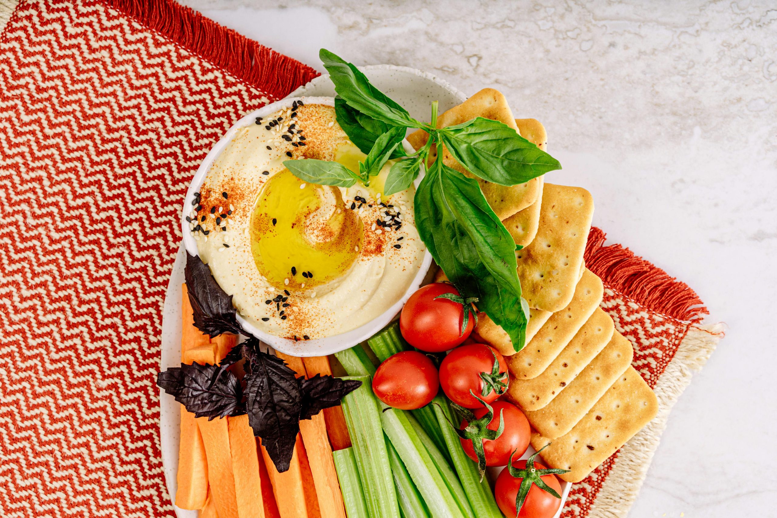 hummus with veggies